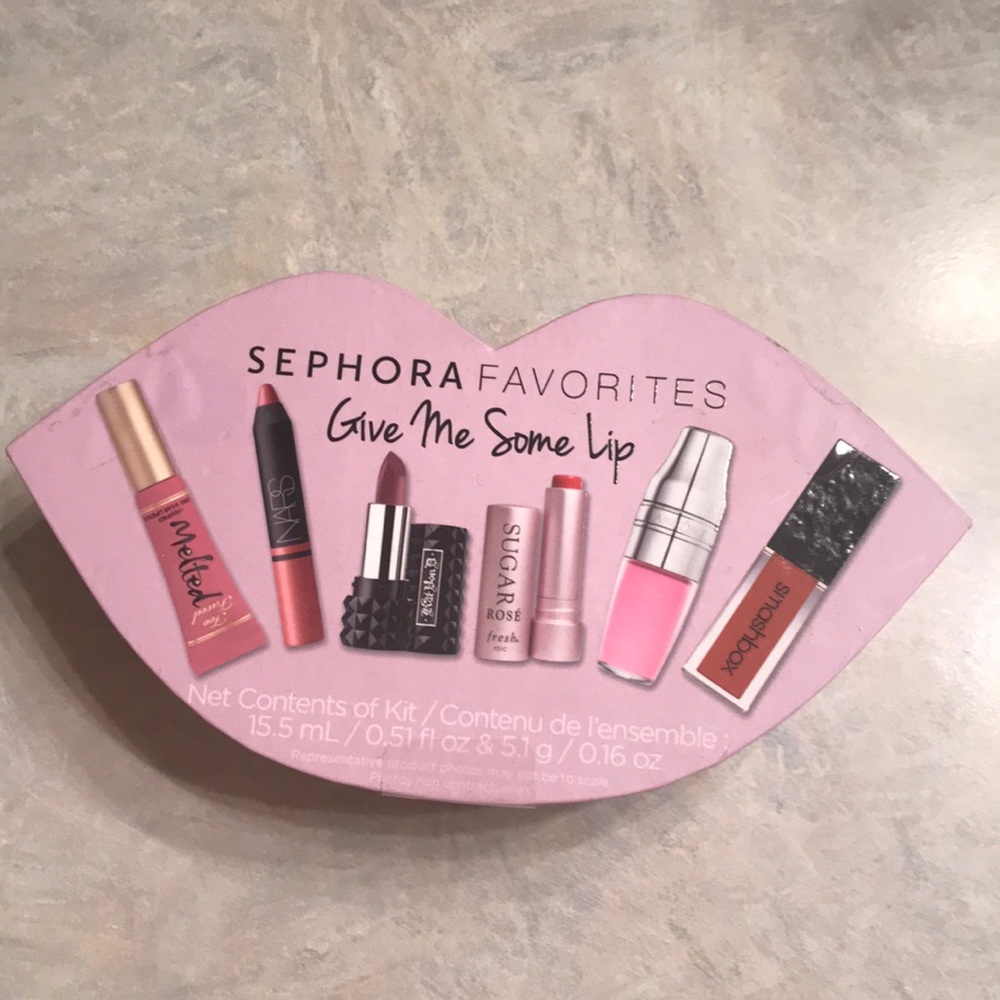 makeup set w/ 4 out of the 6 inside